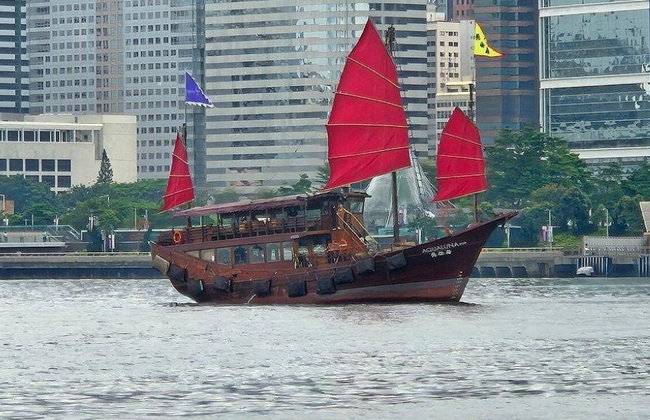 Symphony of Lights: Victoria Harbor Night Cruise - Luxury Dreamer - Foto 5
